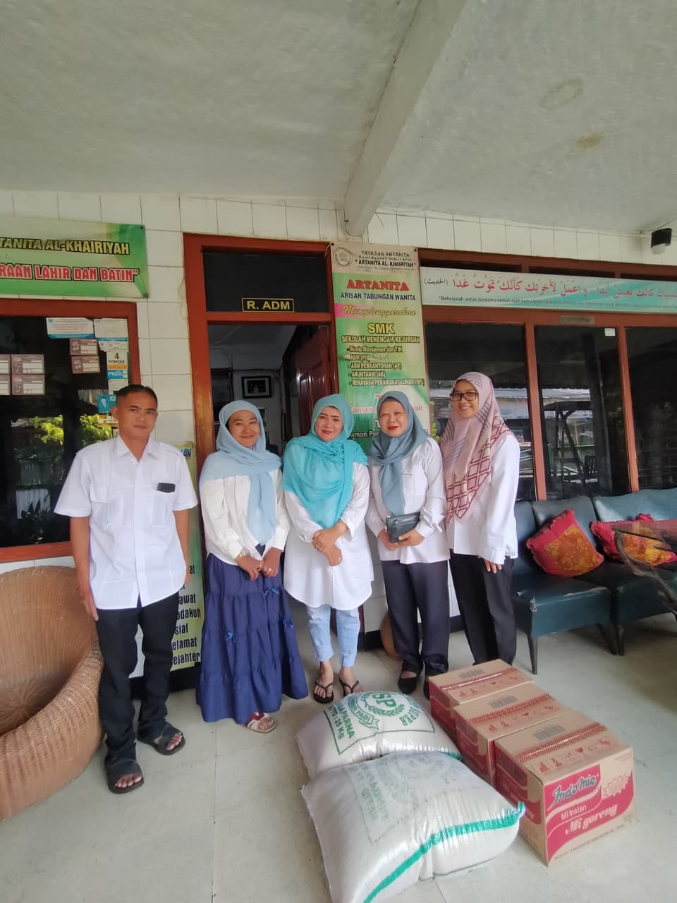 BPR Artha Sukapura Salurkan Donasi Sembako untuk Yayasan Syubbanul Wathon dan Yayasan Artanita